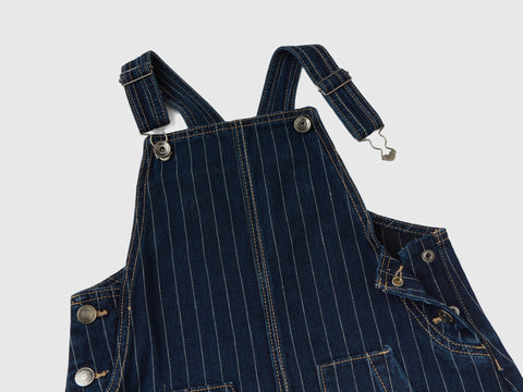 Saia jardineira de jeans com risca de giz - ucb_image_FY