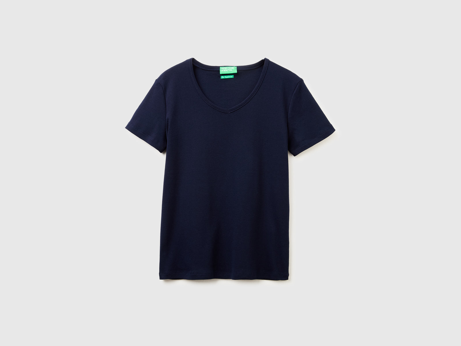 Slim fit t-shirt with V-neck - ucb_image_FS