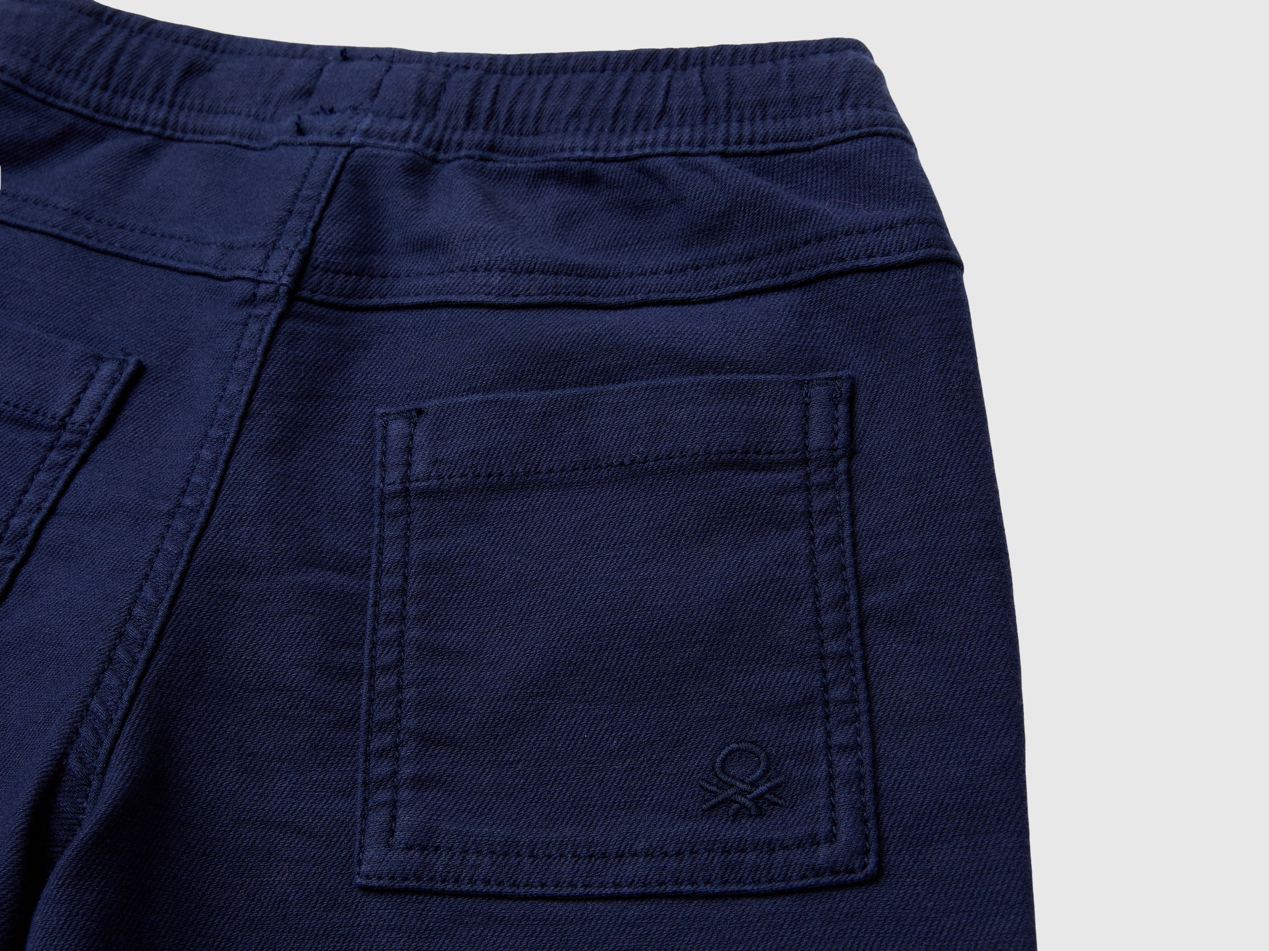 Joggers em mistura de algodão com cordão de ajuste - ucb_image_DS1