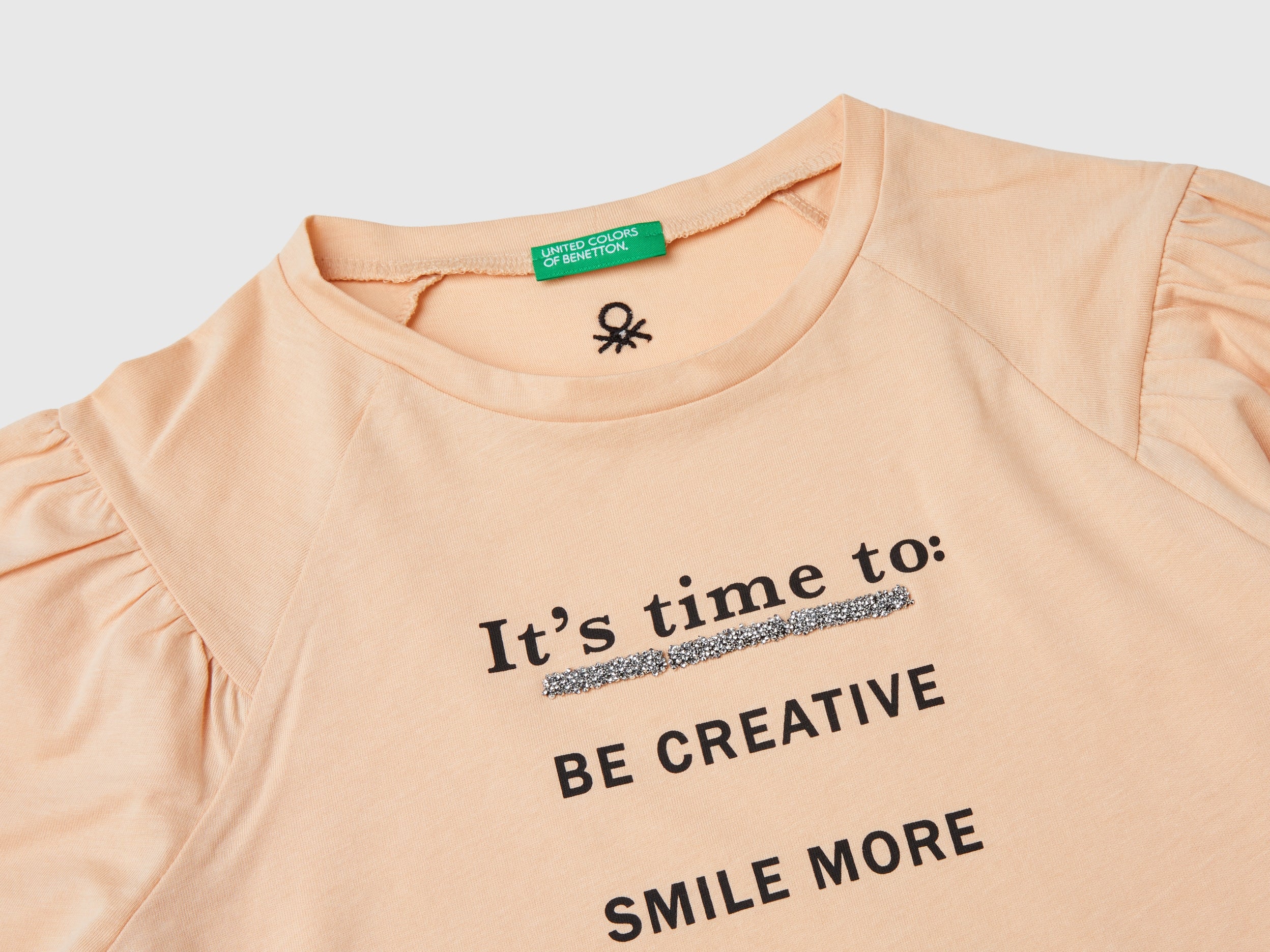 T-shirt com estampa e aplicação - ucb_image_DS1