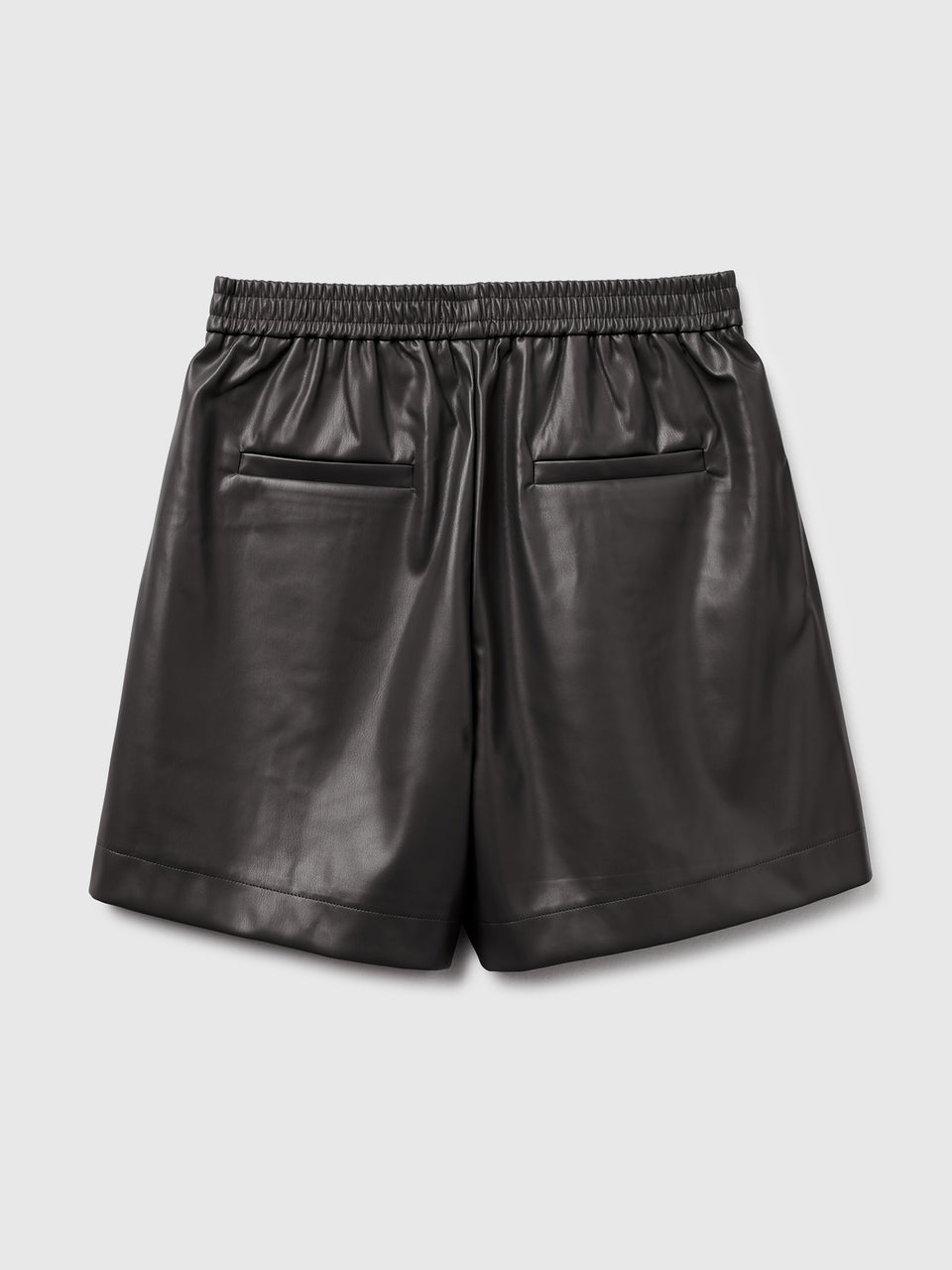 Bermudas em tecido efeito pele - ucb_image_BS