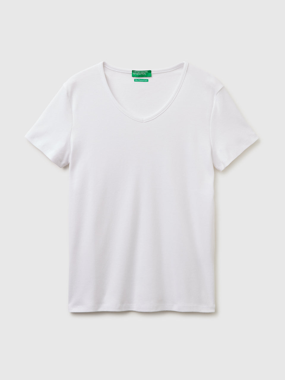 Slim fit t-shirt with V-neck - ucb_image_FS