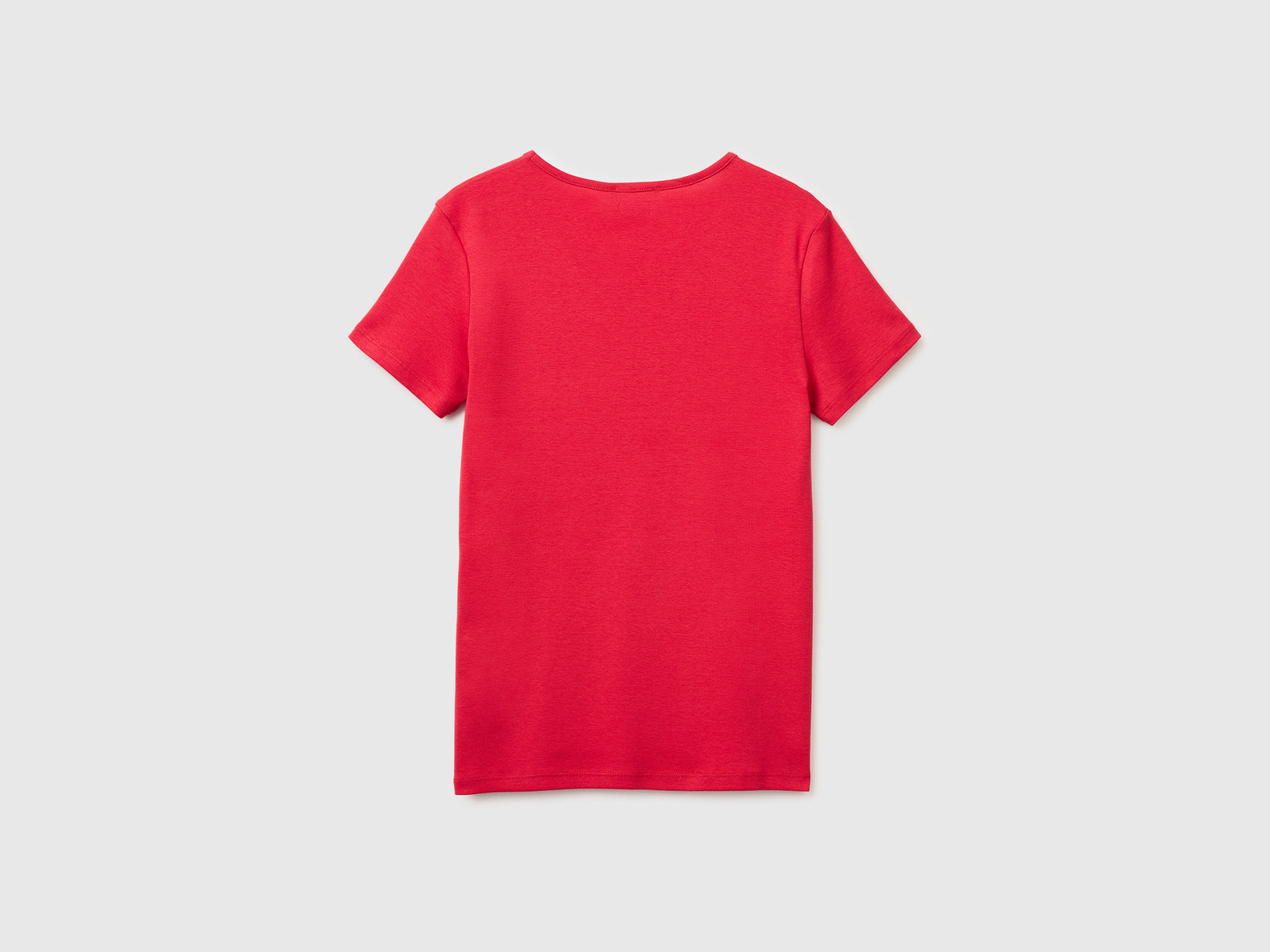 Slim fit t-shirt with V-neck - ucb_image_BS