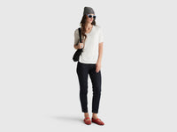 T-shirt decote em V em viscose stretch - ucb_image_FY