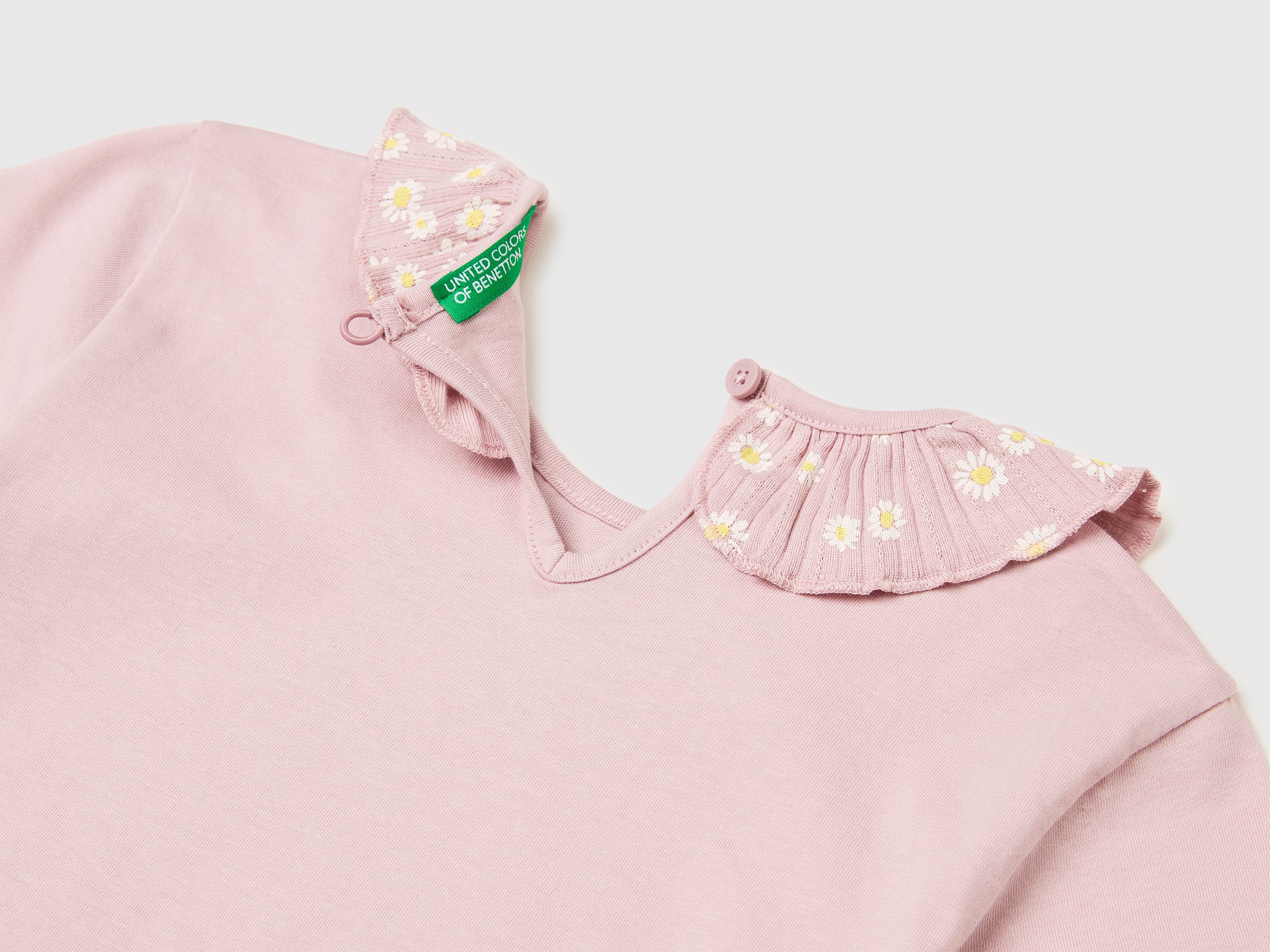 T-shirt com folhos na gola - ucb_image_DS1