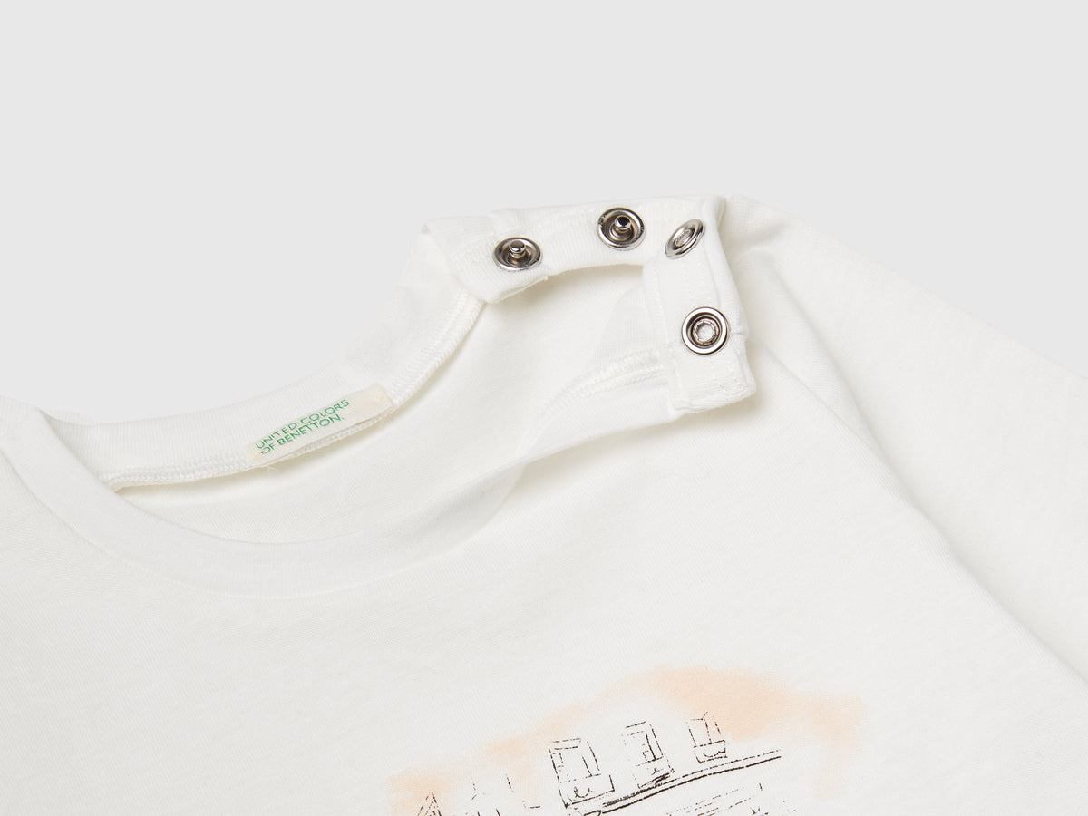 T-shirt com estampa em relevo - ucb_image_DS1
