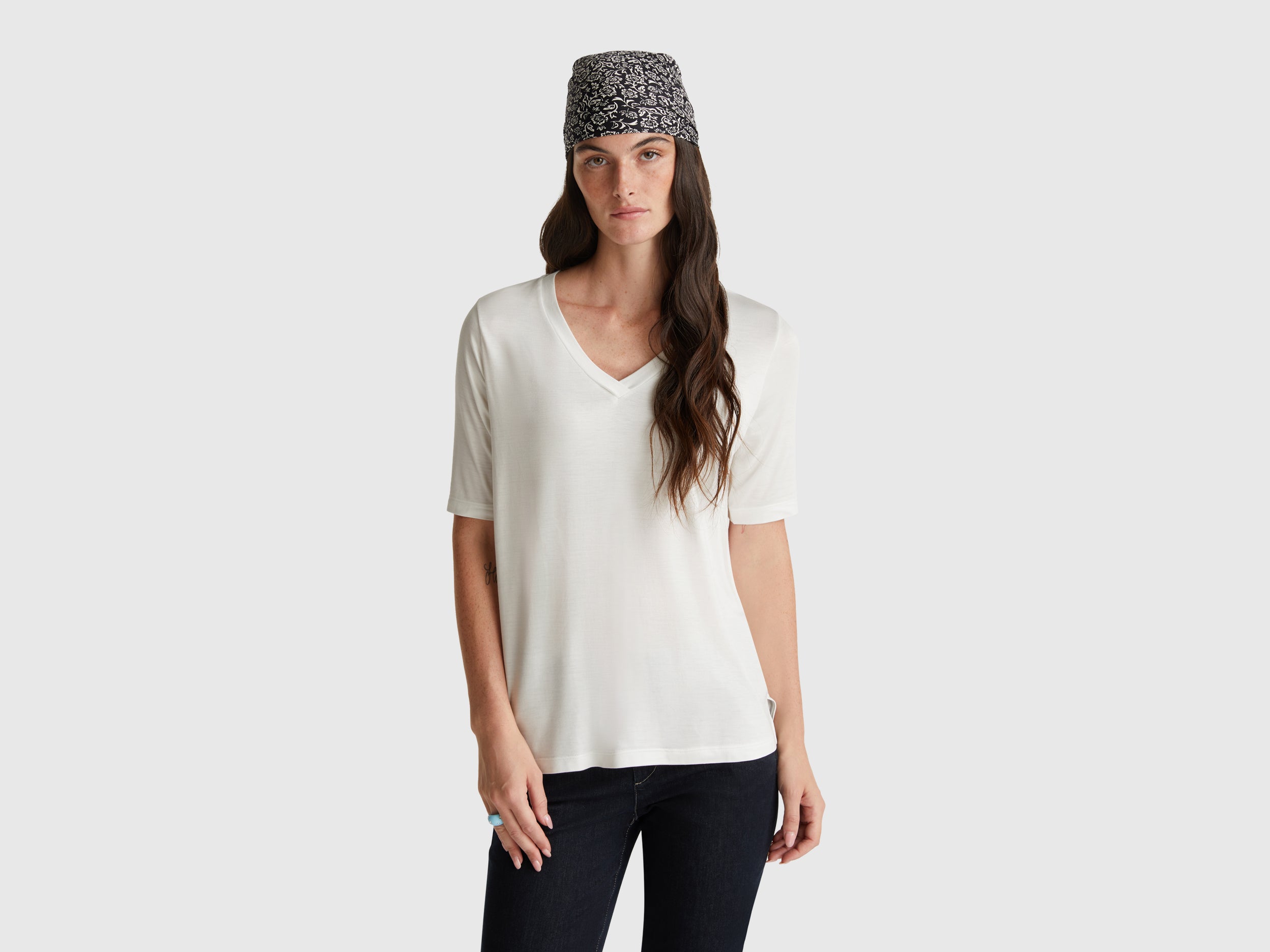 T-shirt decote em V em viscose stretch - ucb_image_F