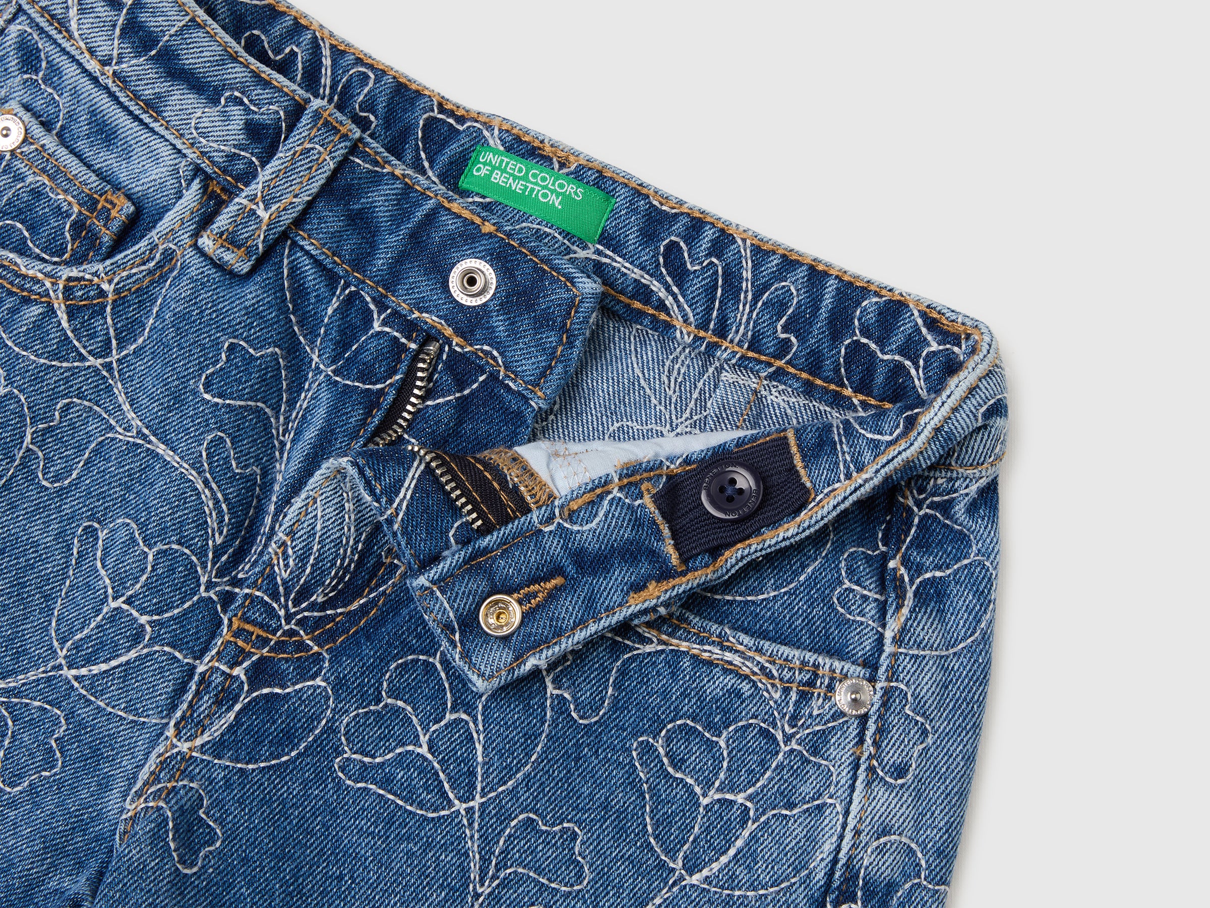 Denim shorts with embroidery - ucb_image_DS1