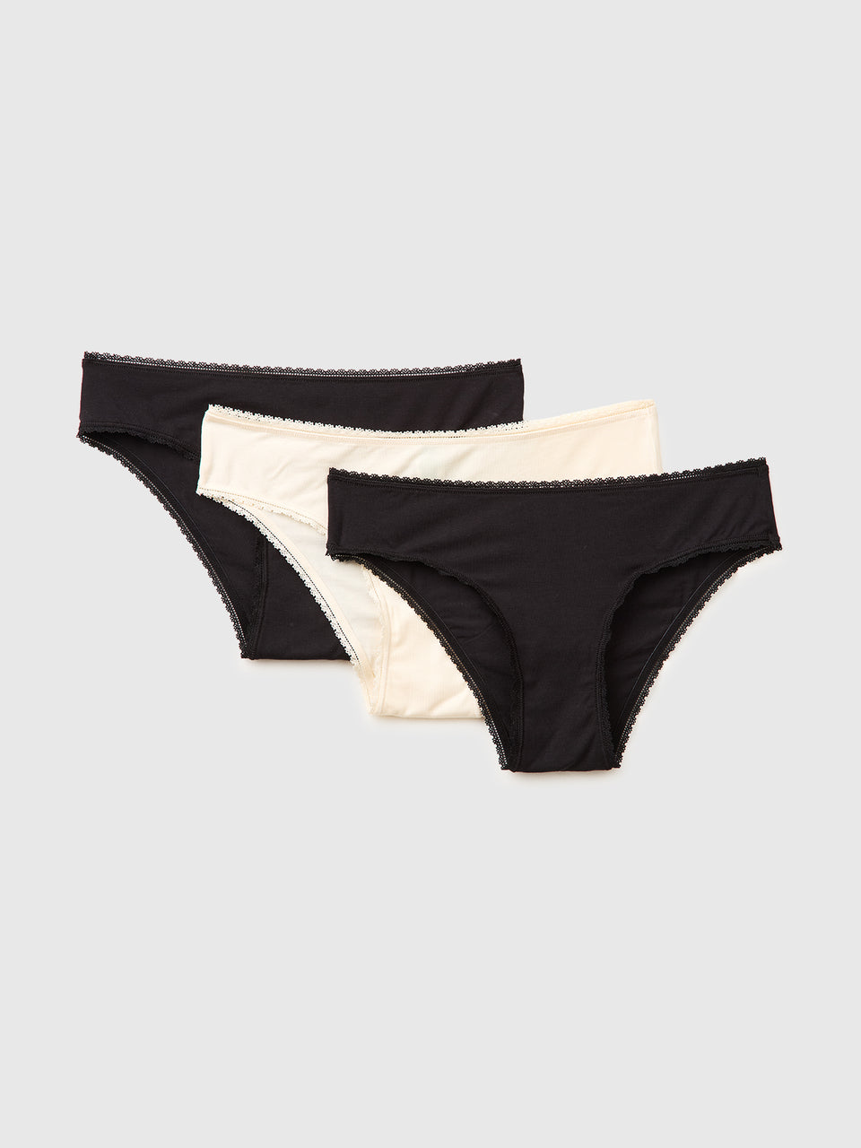 Three briefs in stretch Modal - ucb_image_FS