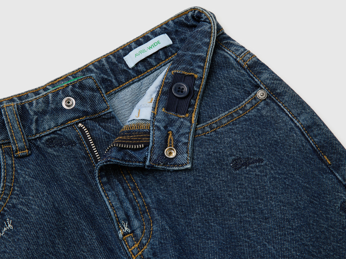 Jeans wide fit com bordados - ucb_image_DS1