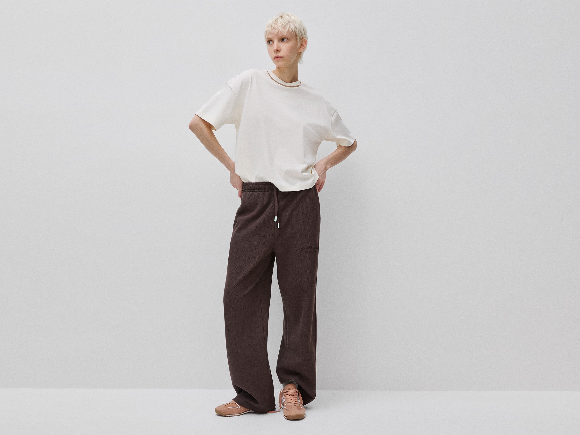 Calças desportivas com bordado  - ucb_image_FY