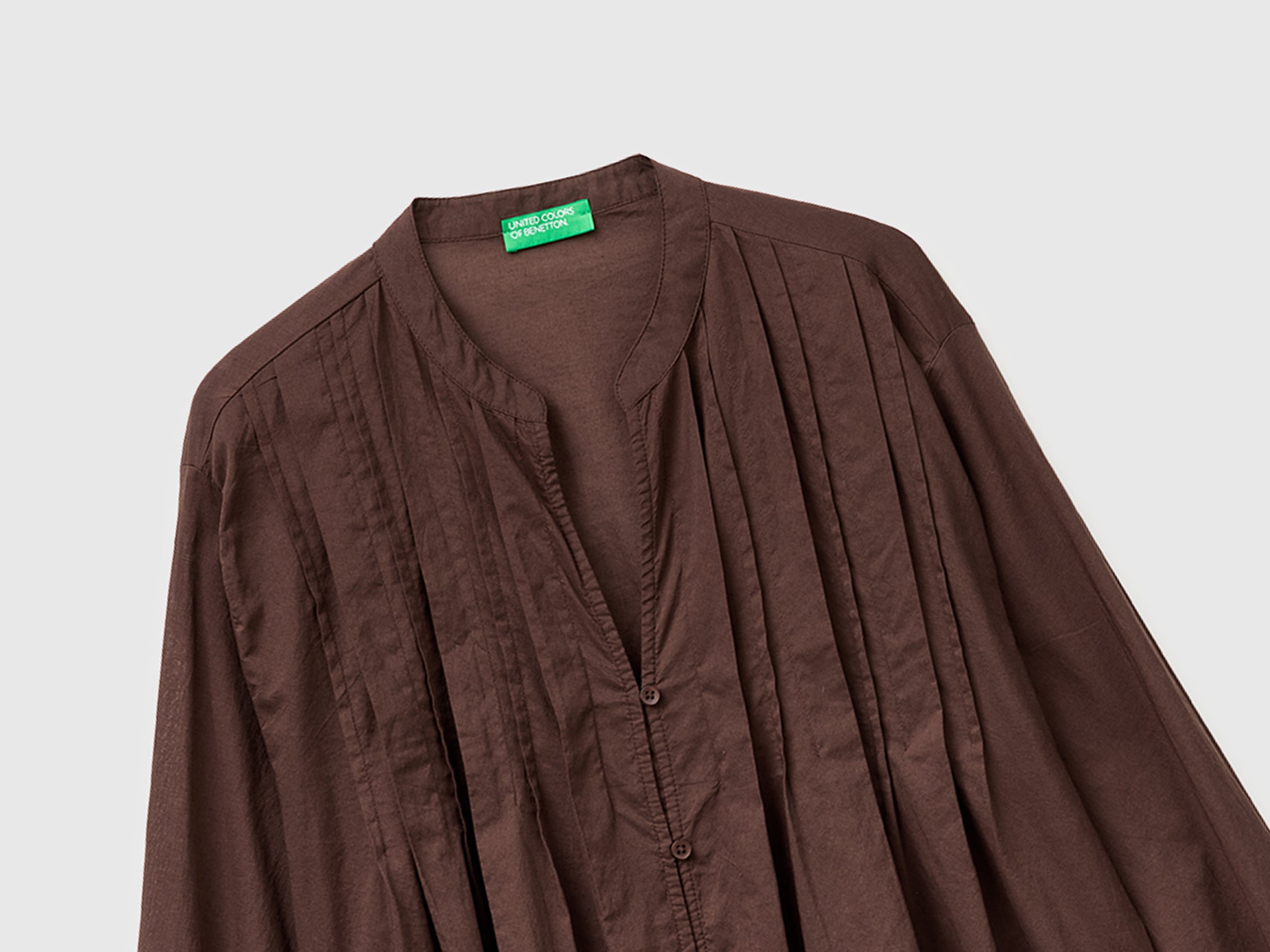Lightweight blouse with pleats - ucb_image_DS1