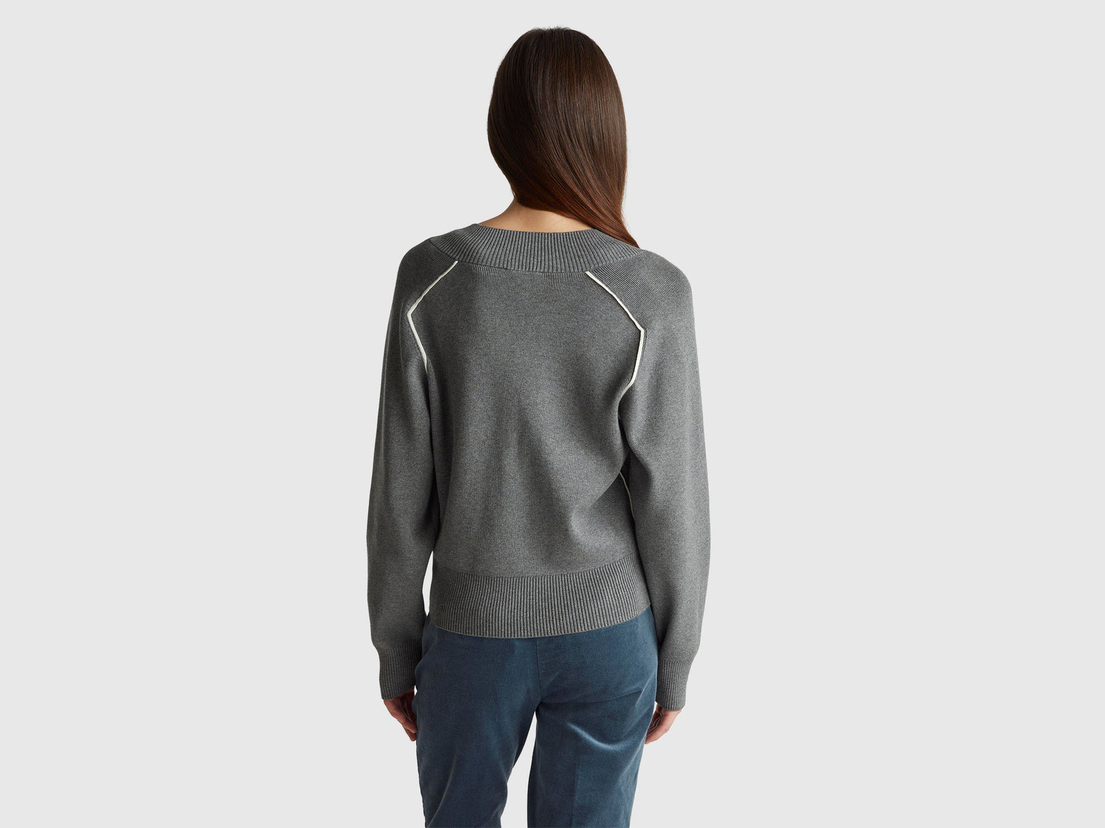 Camisola boxy fit com decote em V - ucb_image_B