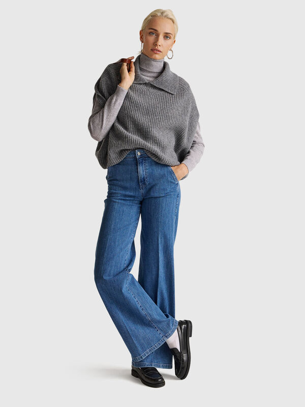 Cape with high collar Women