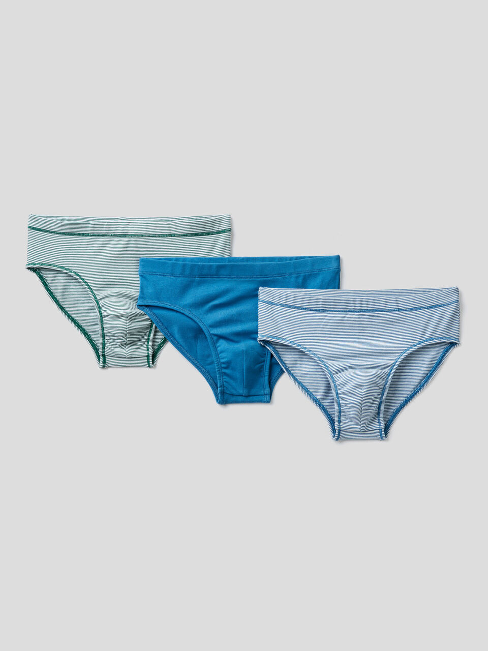 Three pairs of snug underwear in stretch cotton image number 1