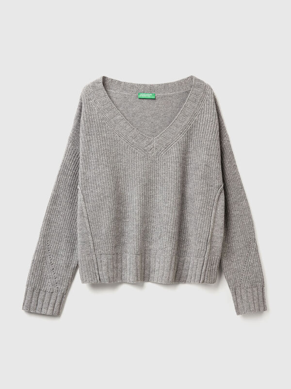 V-neck sweater in wool blend Women