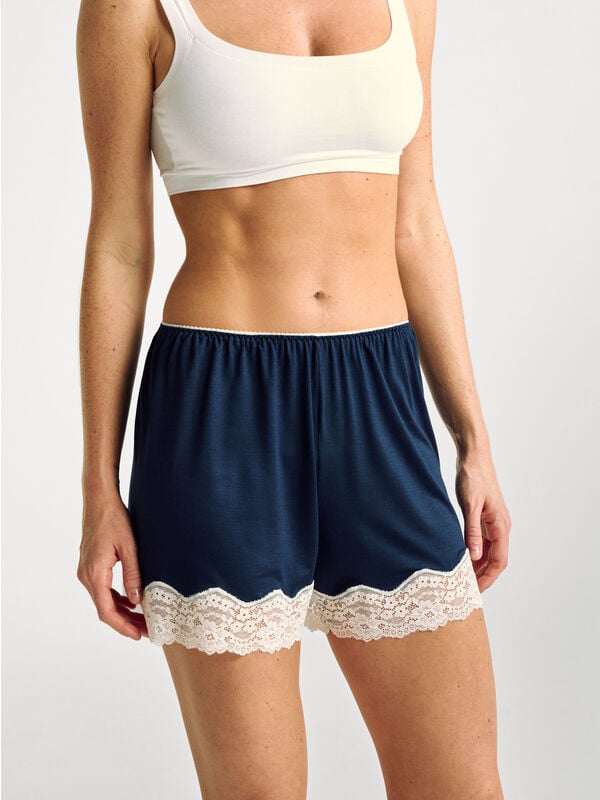 Flowy shorts with lace Women