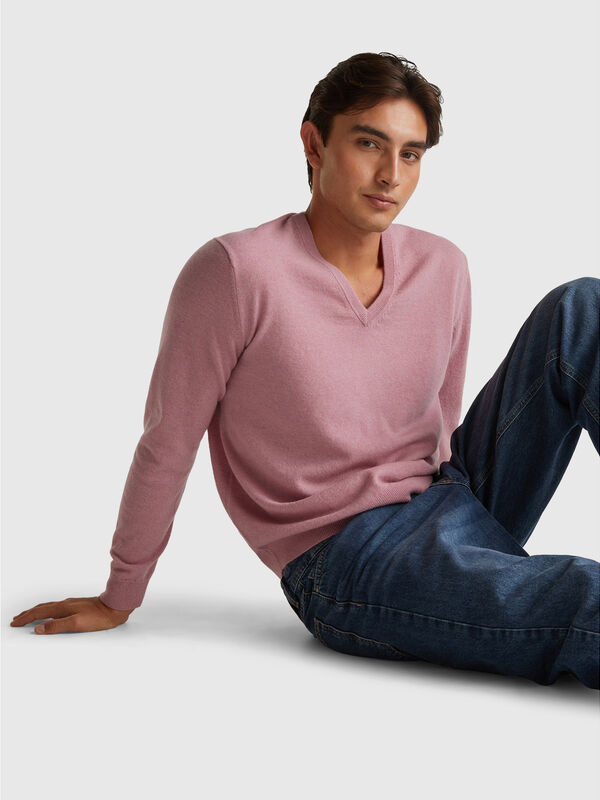 Marl pink V-neck sweater in pure Merino wool Marl pink V-neck sweater in pure Merino wool Men