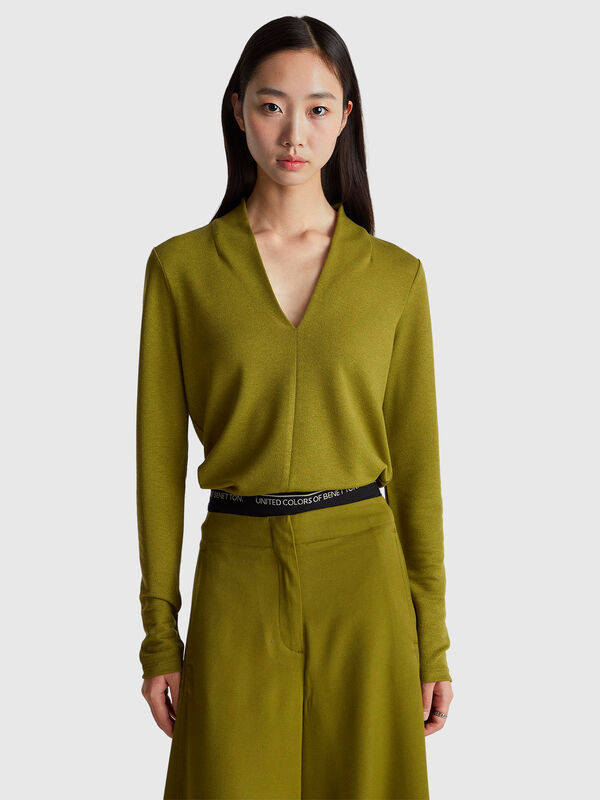 Crepe t-shirt with V-neck Women