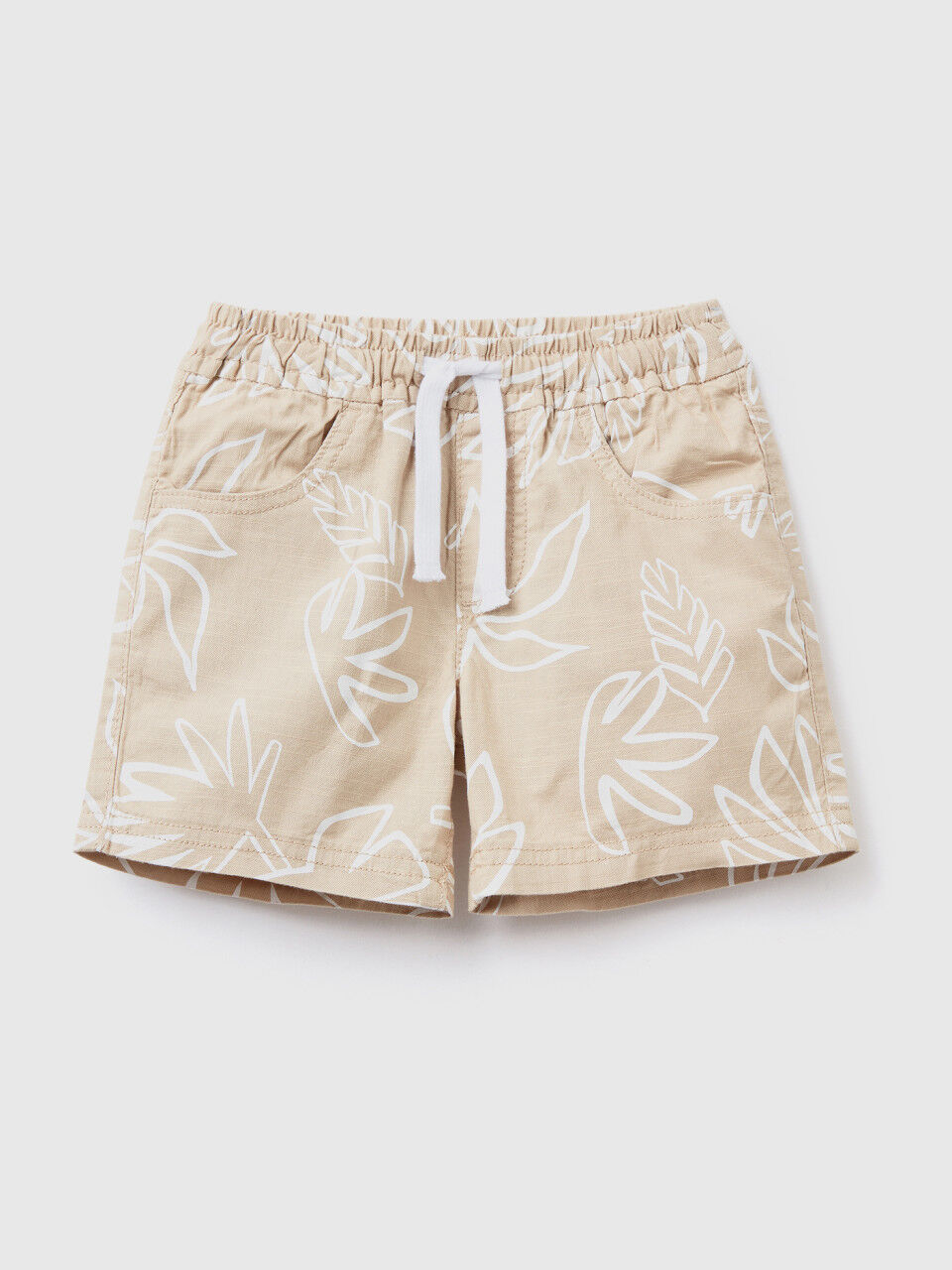 Beige shorts with exotic print