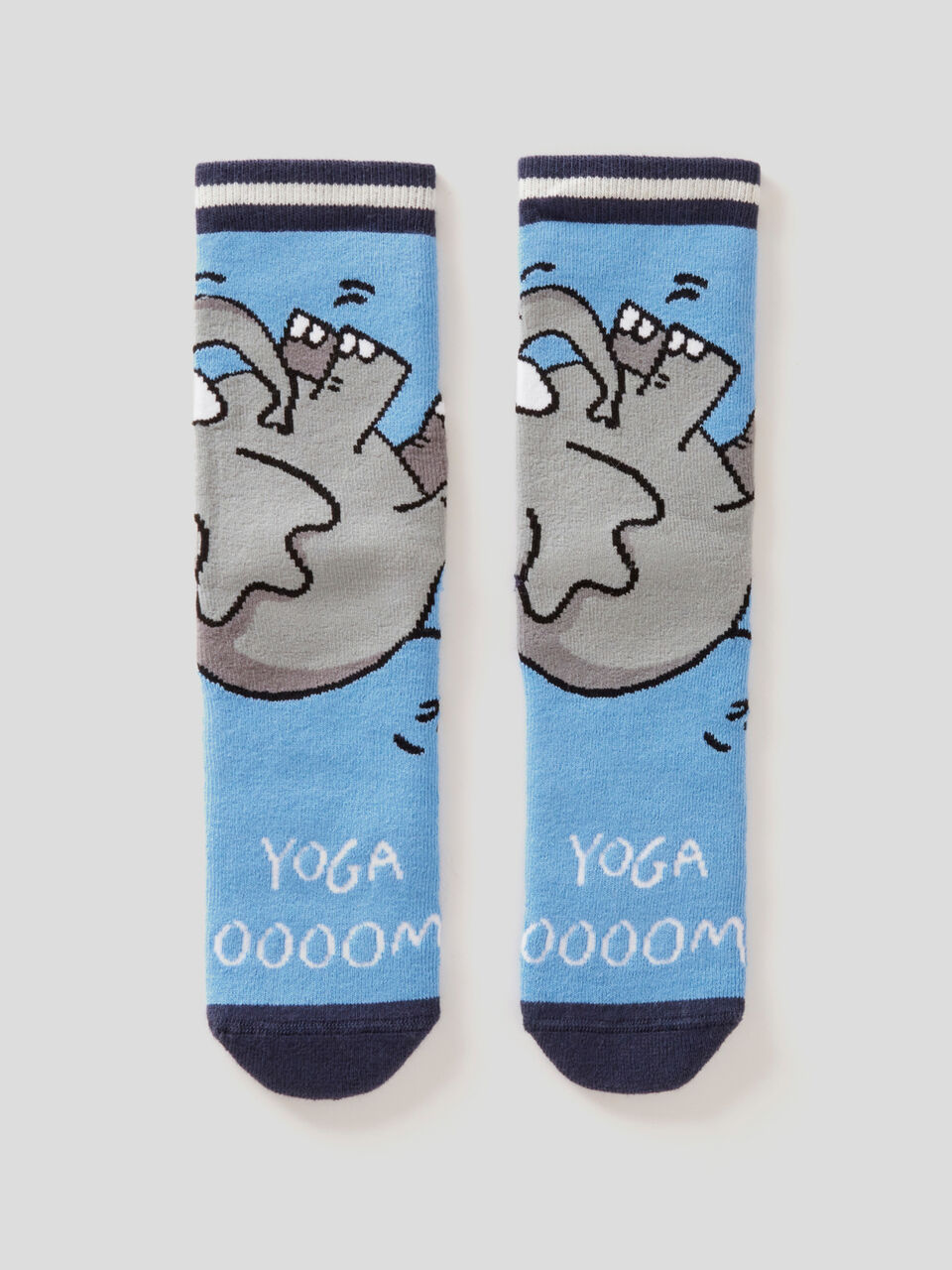 Patterned non-slip socks image number 1