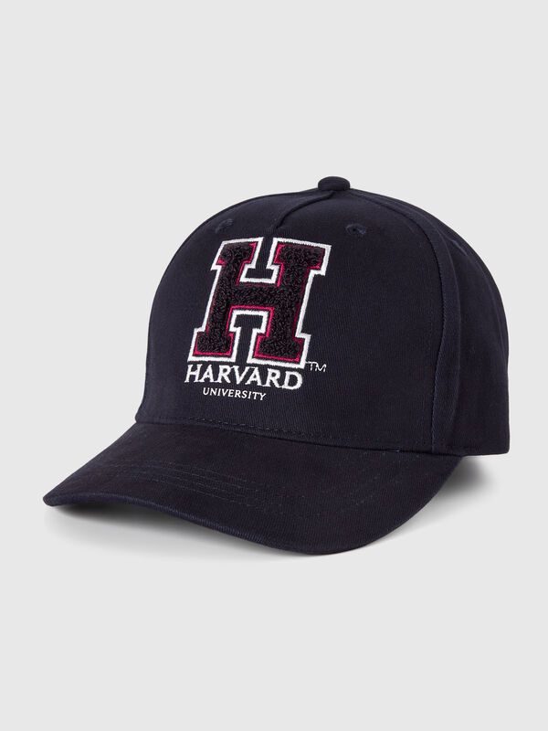 Cap with embroidery ©Harvard University Junior Boy