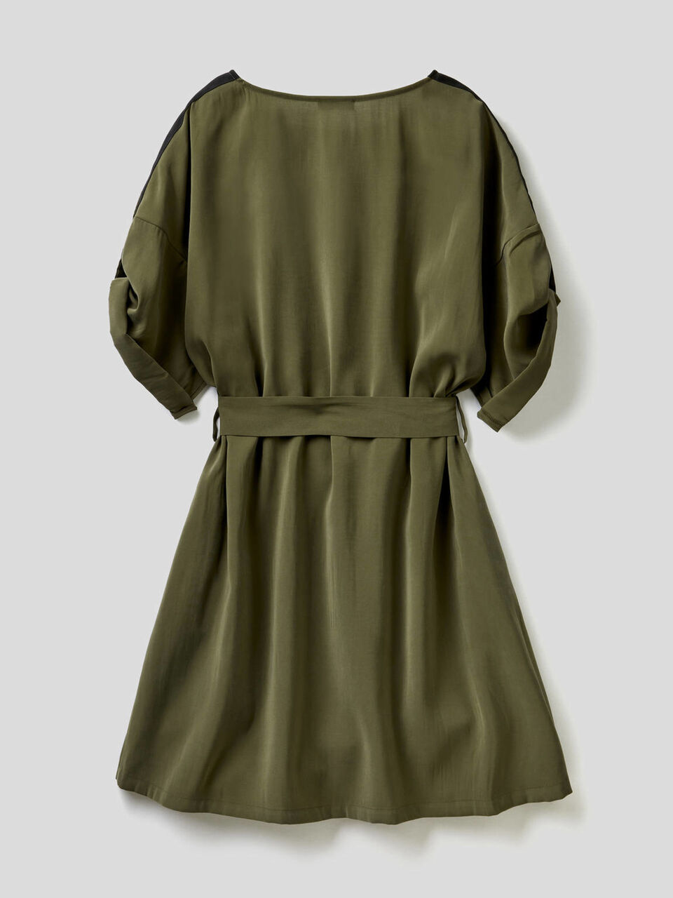 Short dress with belt image number null