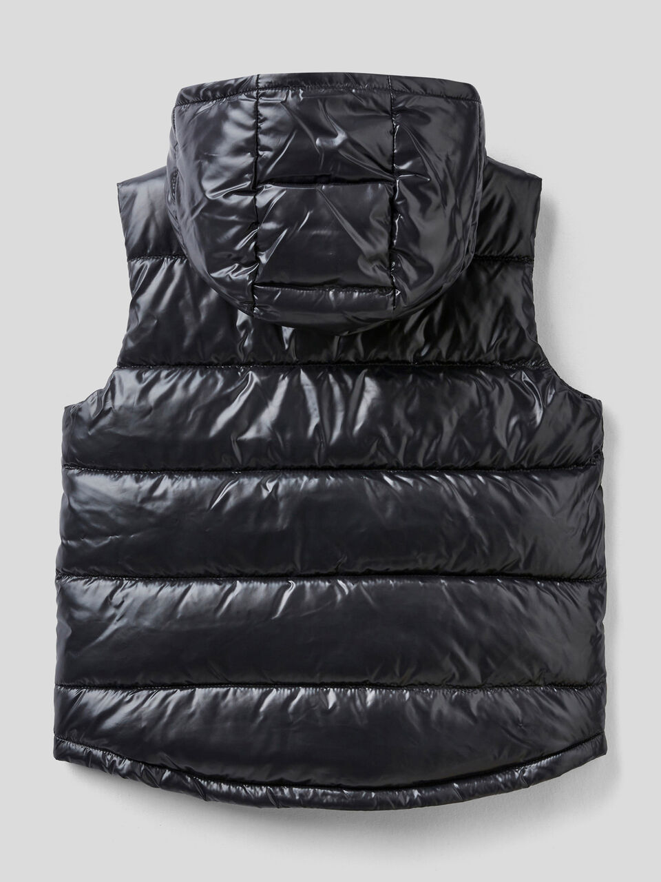 Sleeveless puffer jacket with zip and hood image number 2