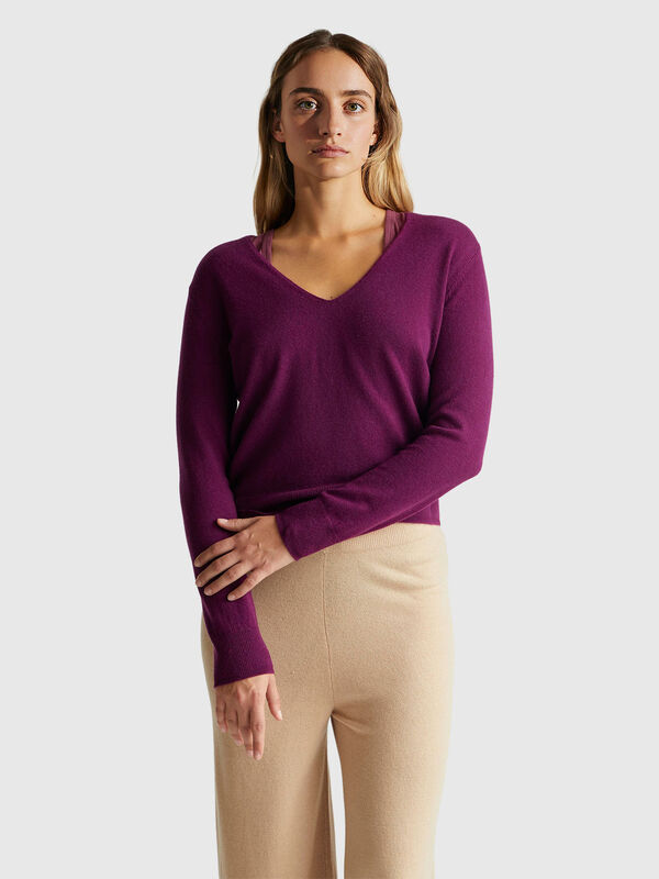 Purple V-neck sweater in pure Merino wool Women