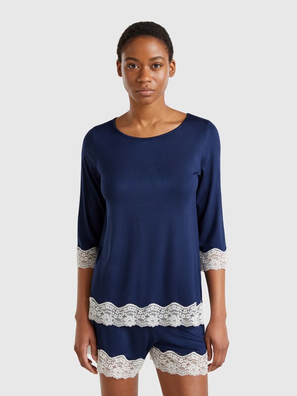 Flowy top with lace details Women