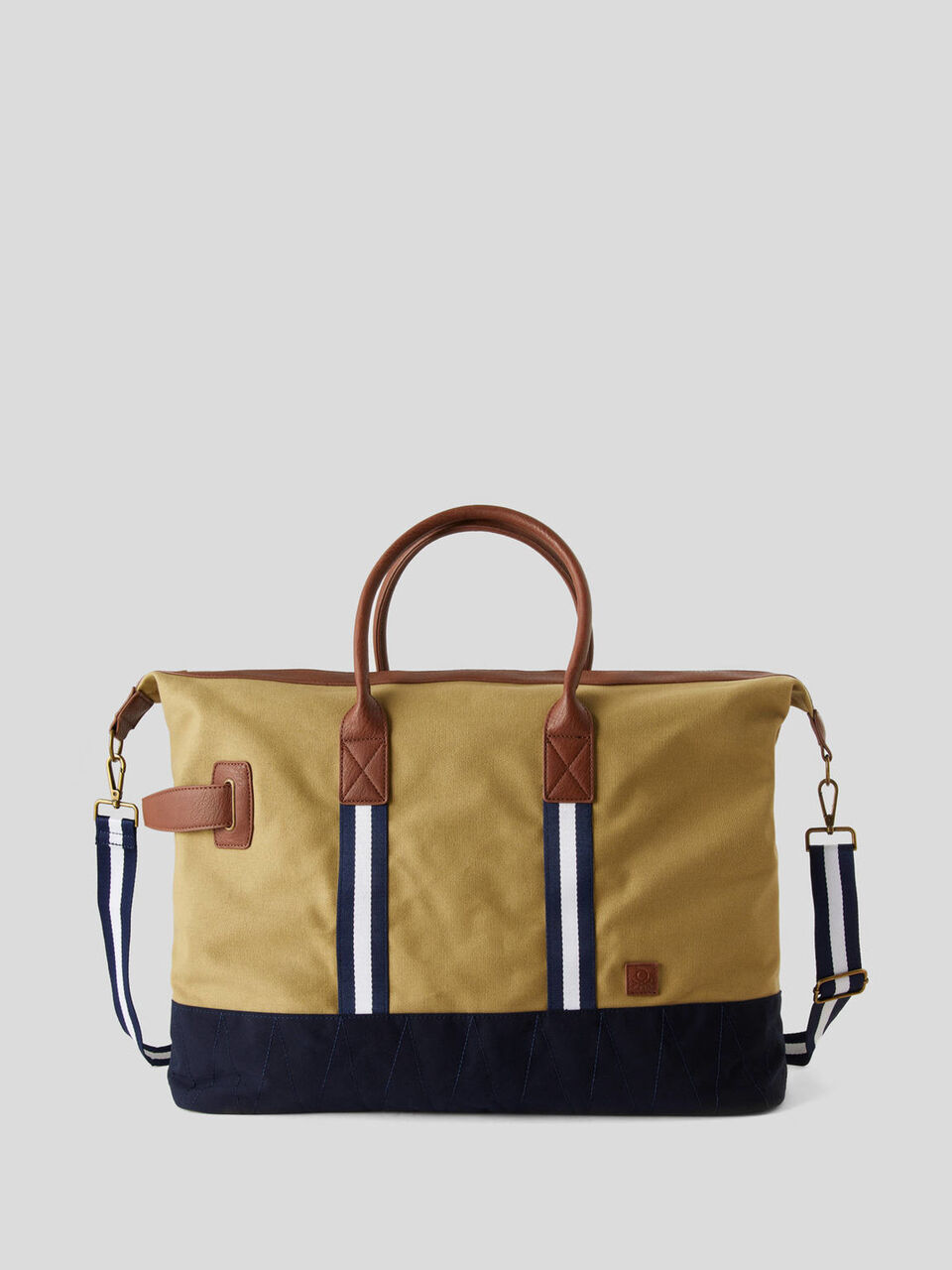 Fabric travel bag image number null