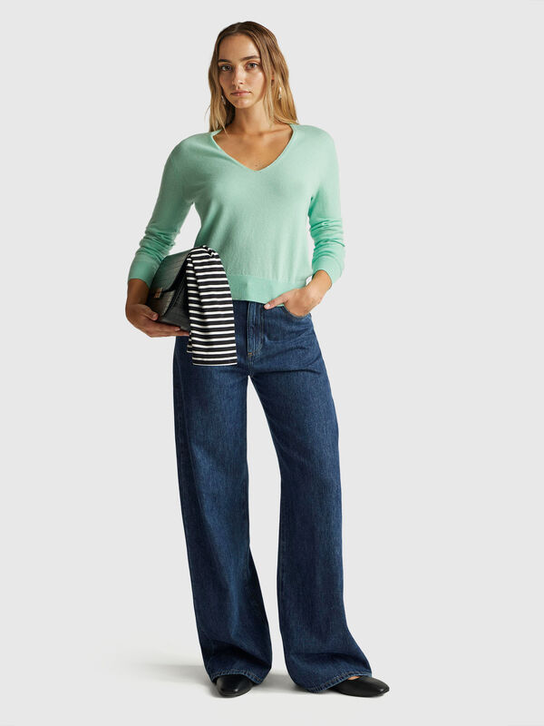 Light green V-neck sweater in pure Merino wool Women