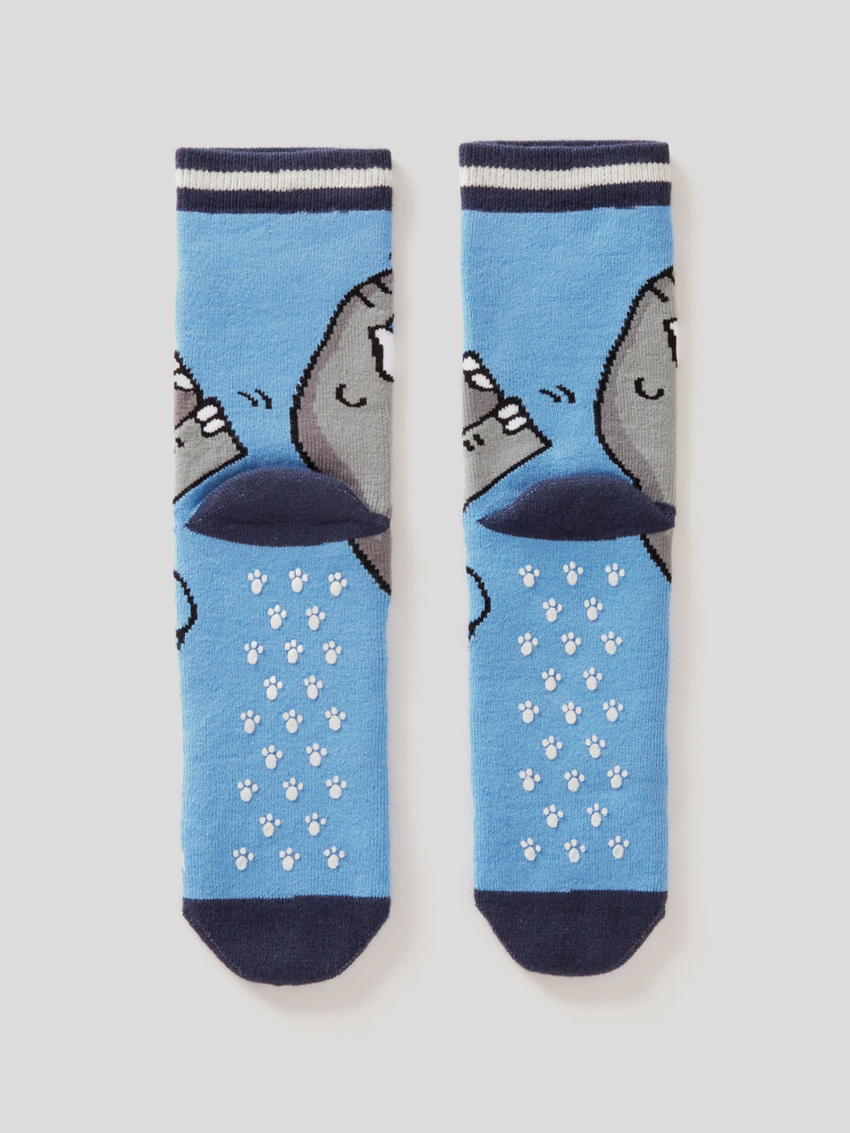 Patterned non-slip socks image number 2