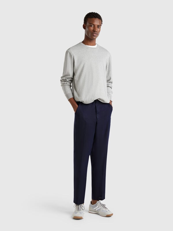 Chinos in pure linen Men