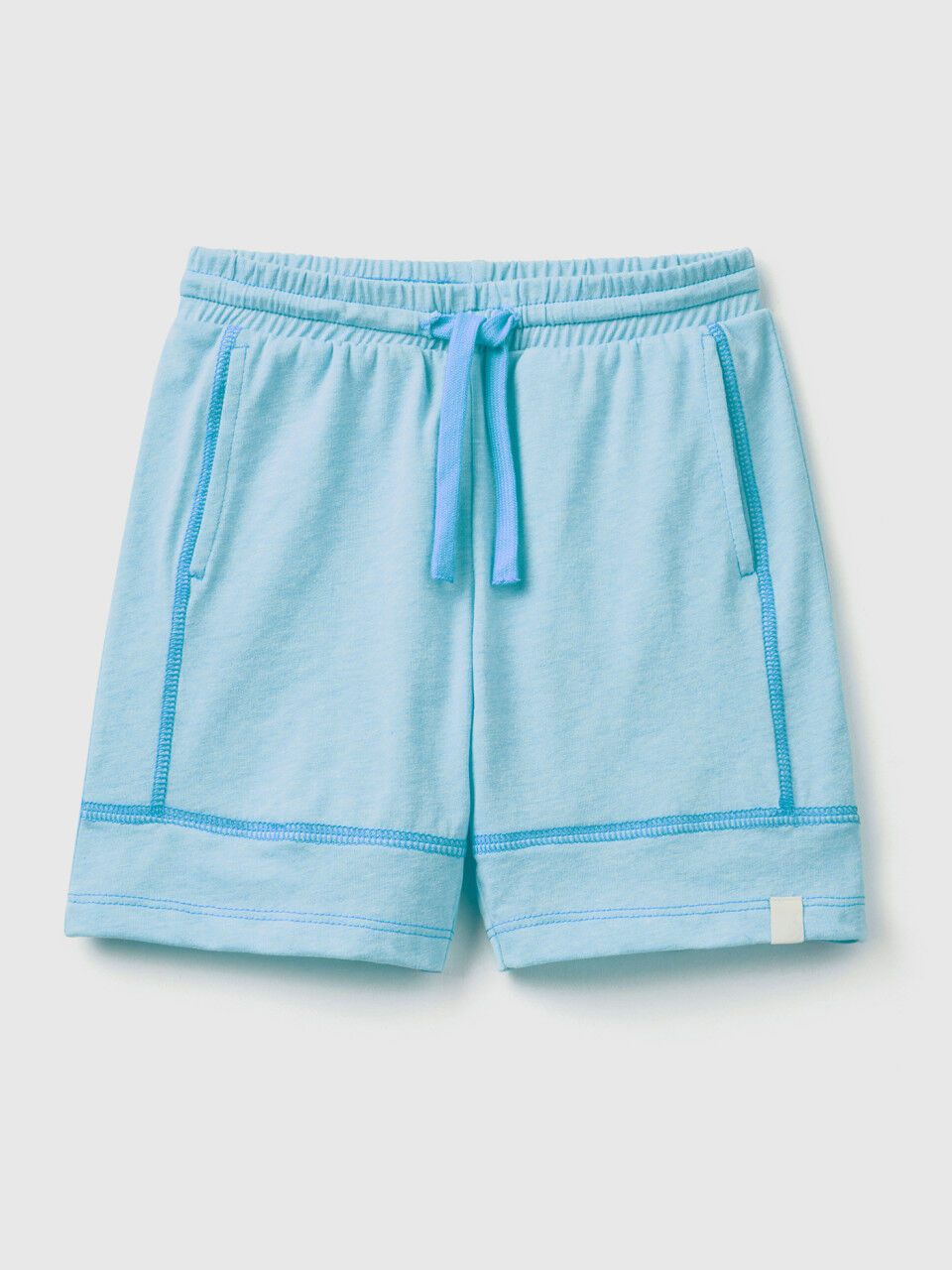 Shorts in recycled fabric