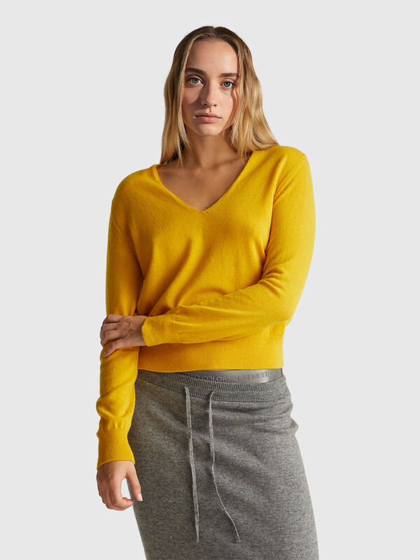 Ocher yellow V-neck sweater in pure Merino wool Women