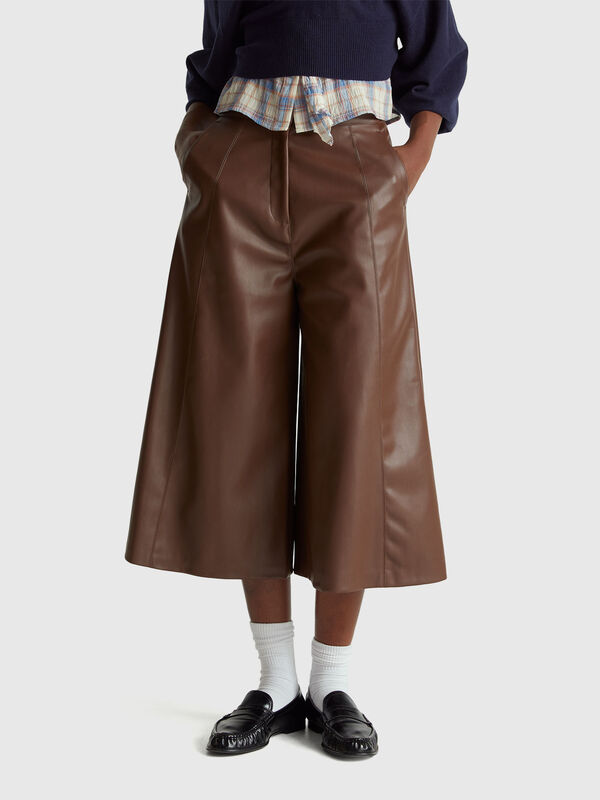 Wide 3/4 trousers in imitation leather Women