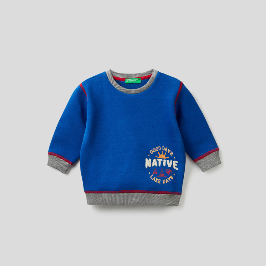 Sweatshirt with print and embroidery