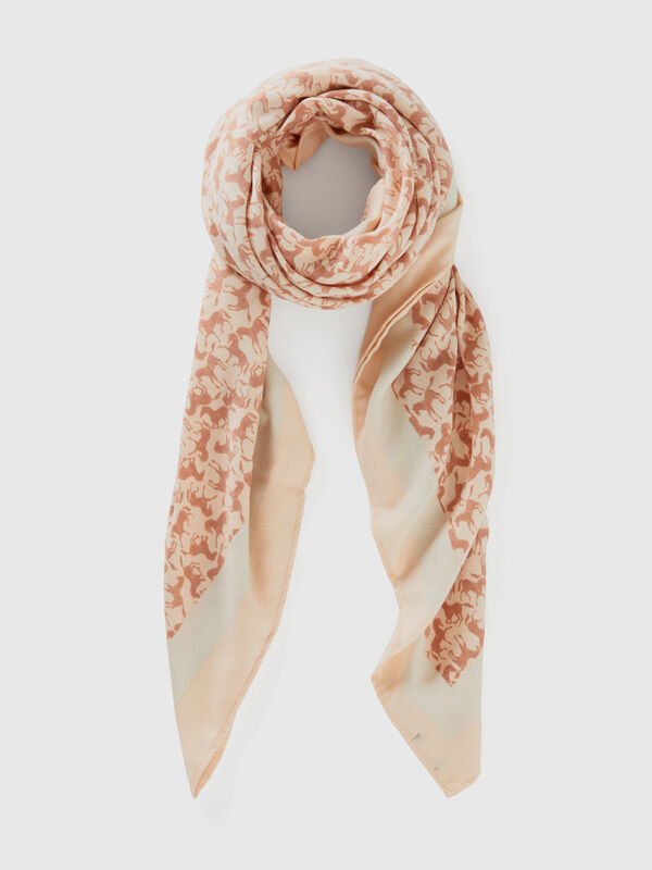 Soft pink scarf with horse print Women