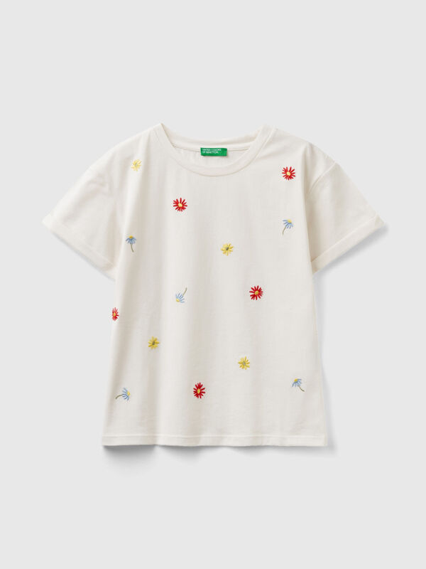 T-shirt with embroidered flowers Junior Girl