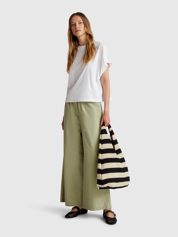Lightweight trousers with wide leg Women